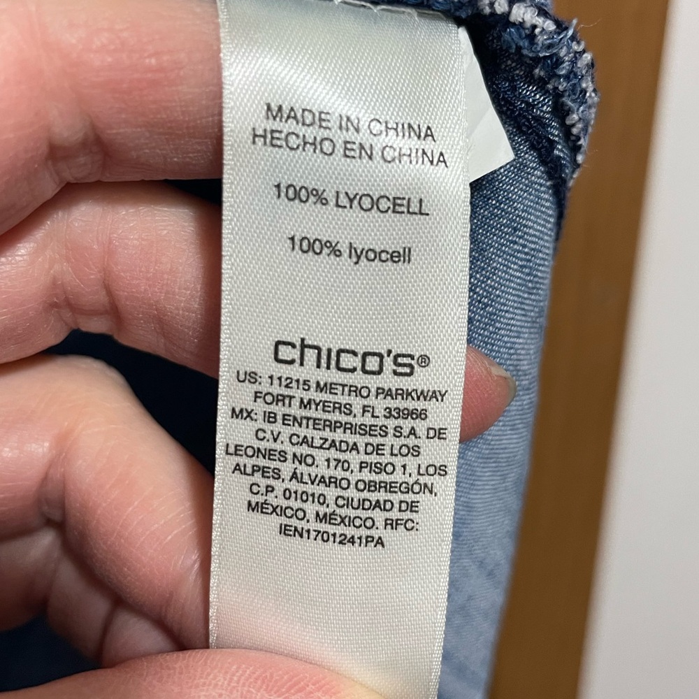EUC Chico's Chambray Blouse with Paisley Print - Picture 5 of 6